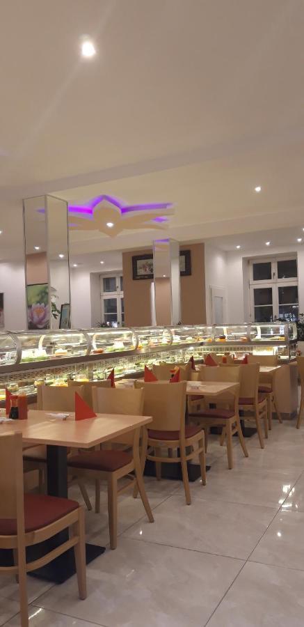 Trang Hotel Ращат Екстериор снимка