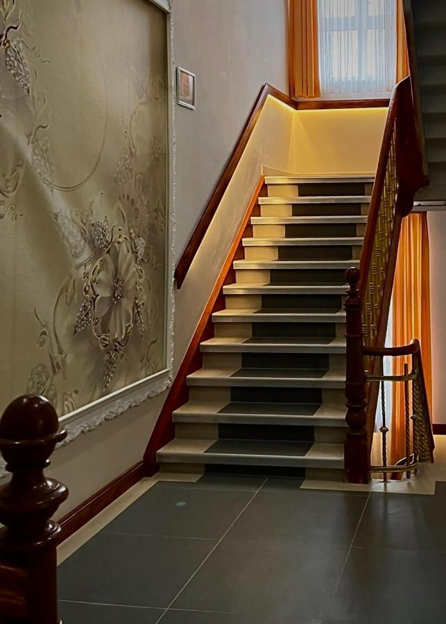 Trang Hotel Ращат Екстериор снимка