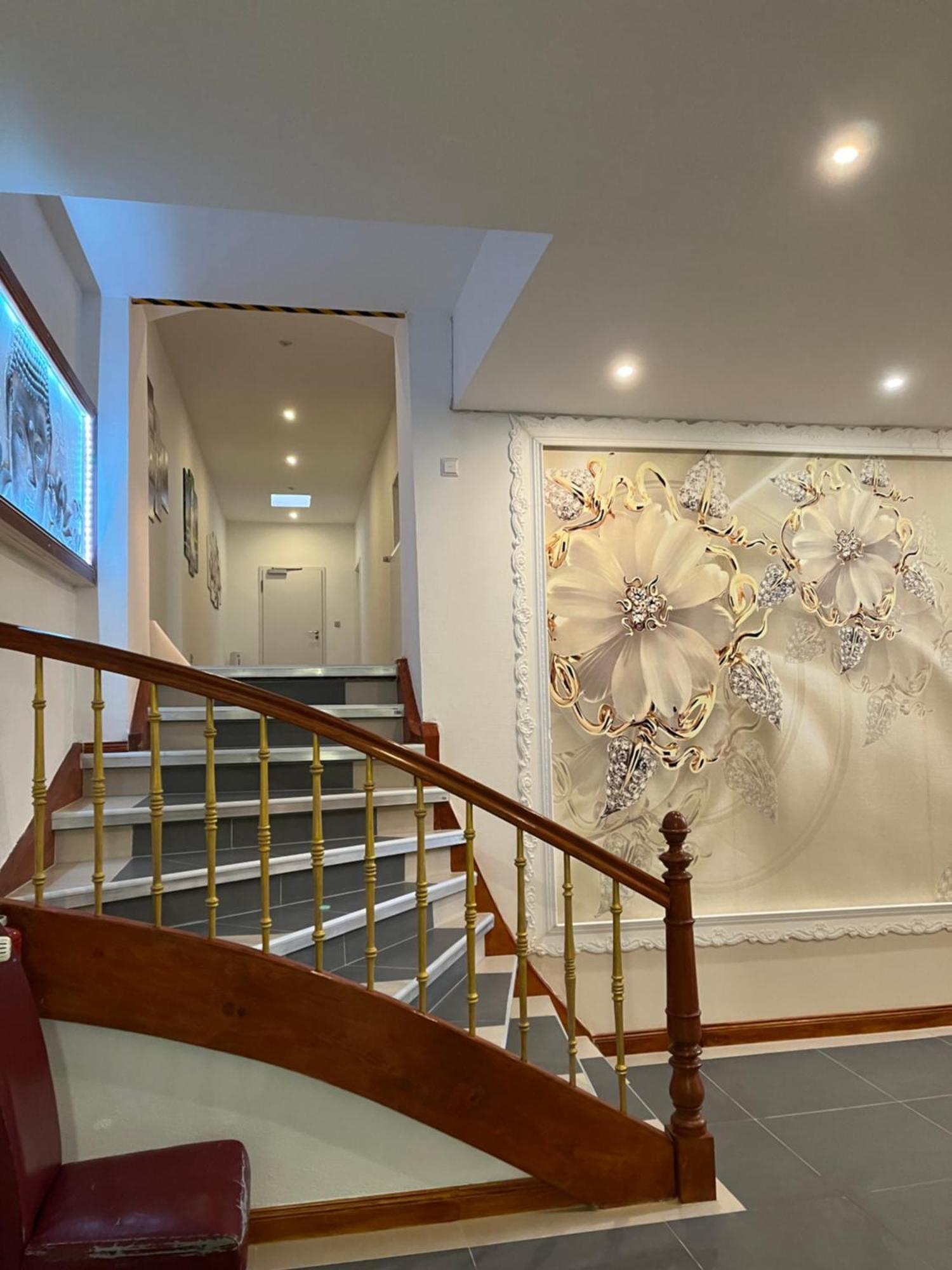 Trang Hotel Ращат Екстериор снимка