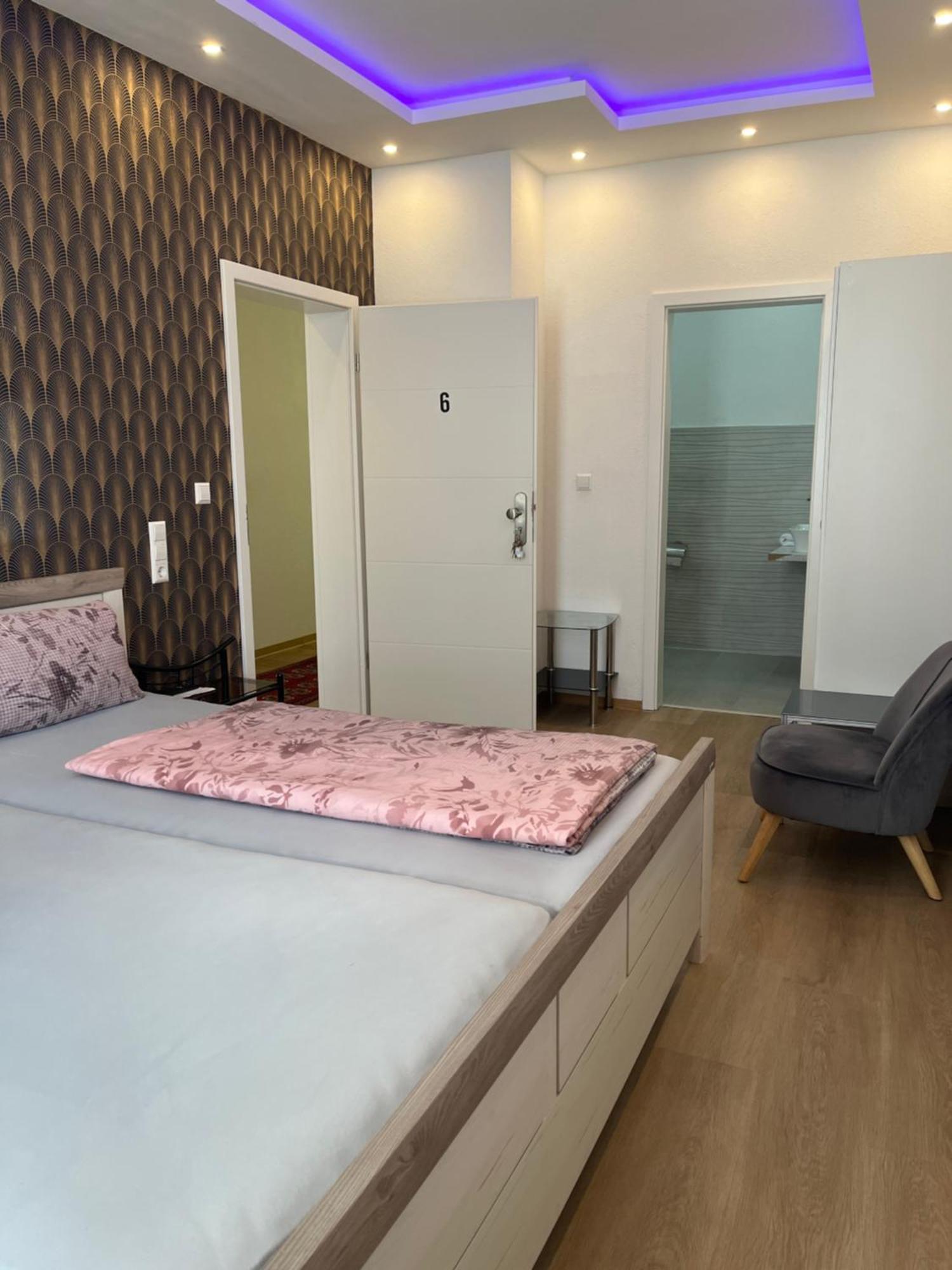 Trang Hotel Ращат Екстериор снимка