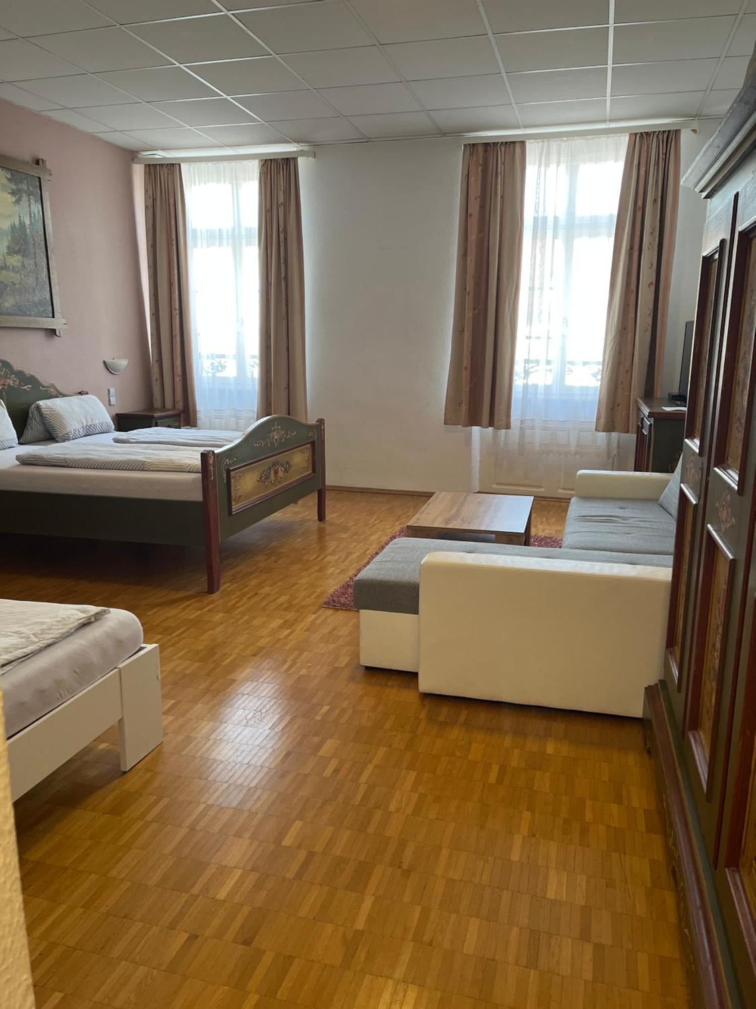Trang Hotel Ращат Екстериор снимка